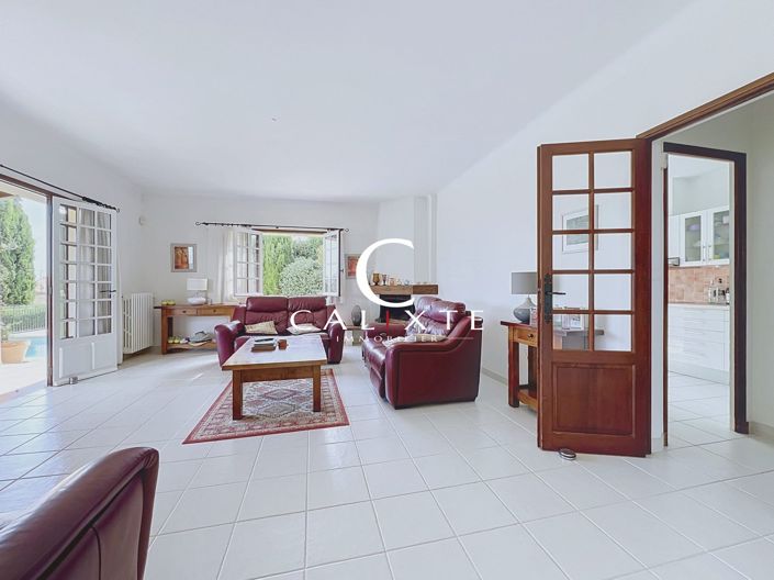 Image No.11-3 Bed House for sale