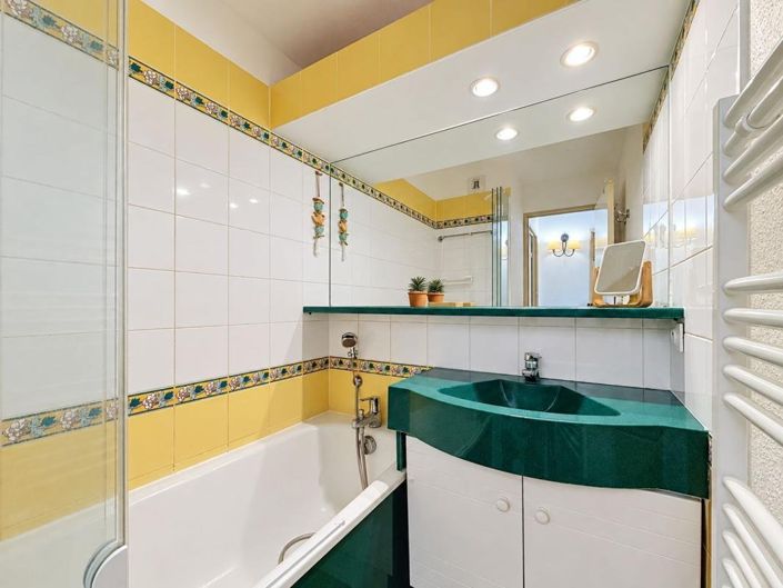 Image No.18-2 Bed Apartment for sale