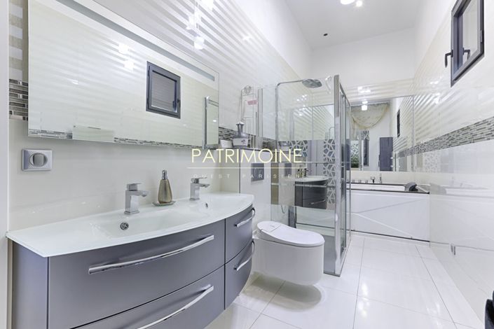Image No.12-4 Bed House for sale