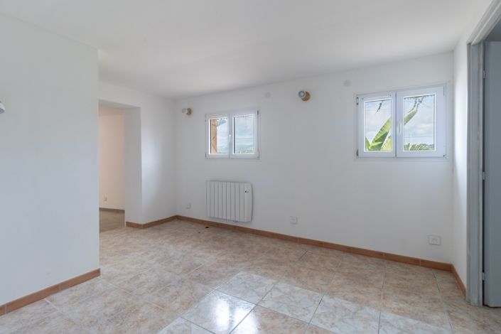 Image No.8-3 Bed House for sale