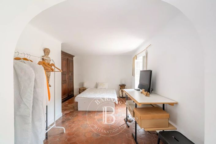 Image No.14-2 Bed House for sale