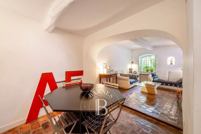 Image No.6-2 Bed House for sale