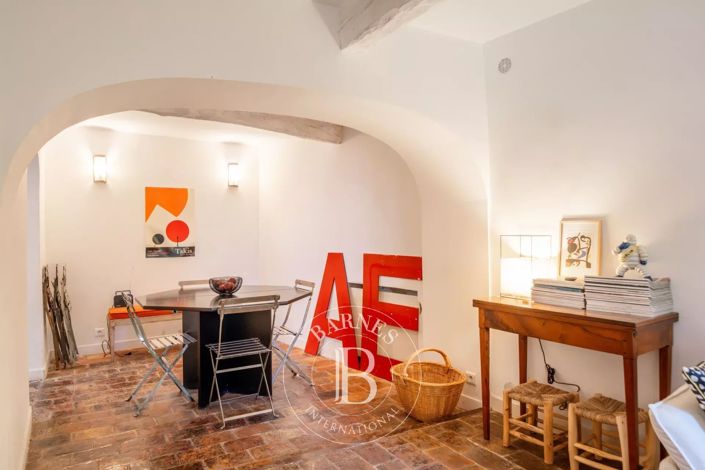 Image No.8-2 Bed House for sale