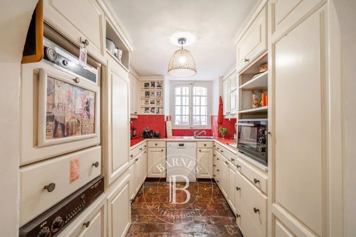 Image No.9-2 Bed House for sale