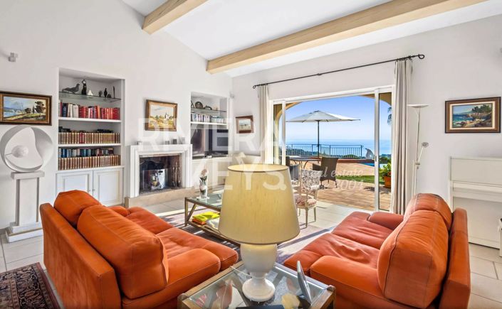Image No.2-5 Bed House for sale
