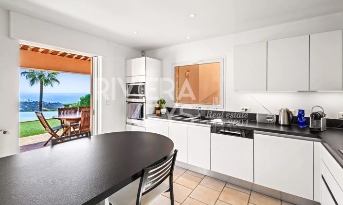 Image No.8-5 Bed House for sale