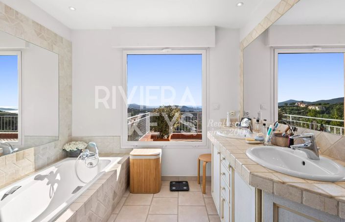 Image No.9-5 Bed House for sale