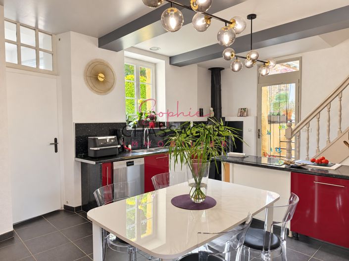 Image No.11-3 Bed House for sale