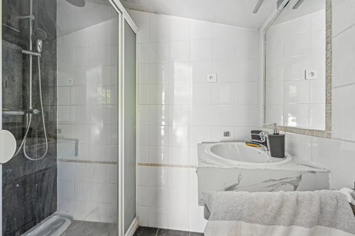 Image No.16-5 Bed House for sale