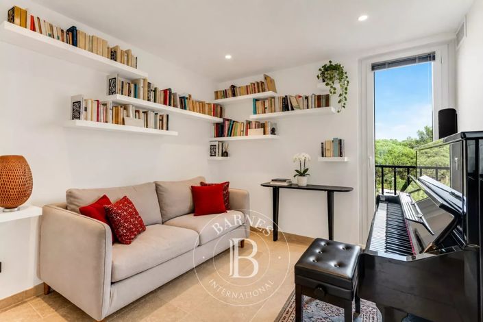 Image No.11-3 Bed Apartment for sale