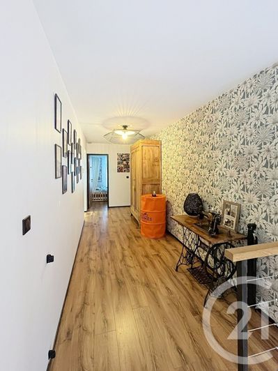 Image No.18-4 Bed House for sale
