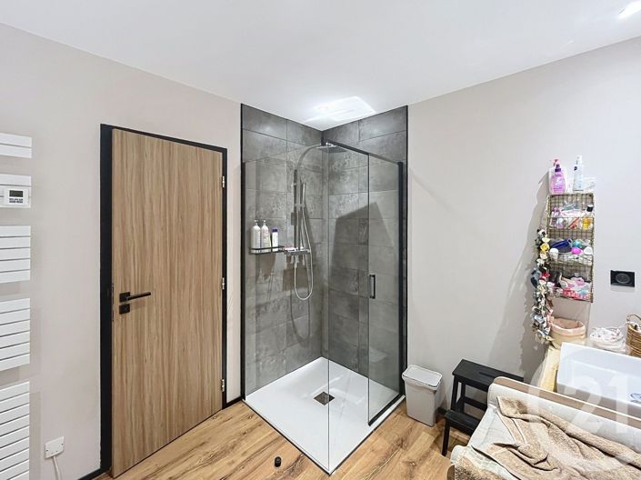 Image No.25-4 Bed House for sale