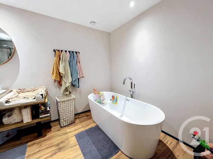 Image No.26-4 Bed House for sale