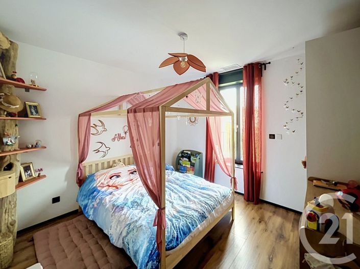 Image No.27-4 Bed House for sale