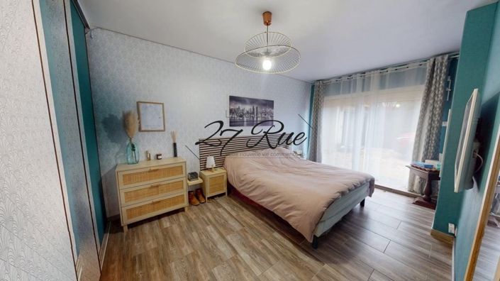 Image No.9-6 Bed House for sale