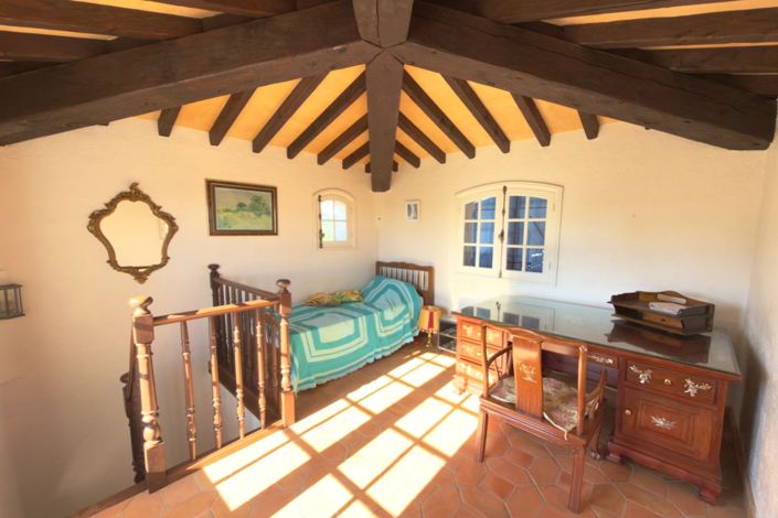 Image No.7-5 Bed House for sale