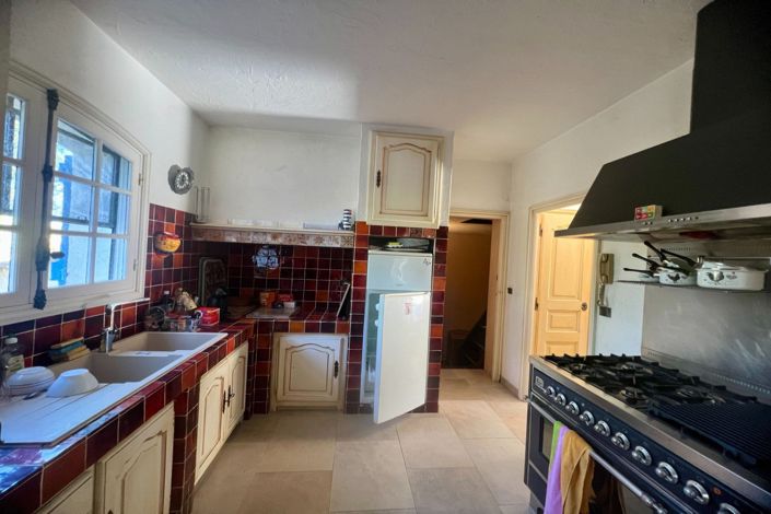 Image No.8-5 Bed House for sale
