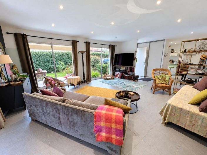 Image No.3-3 Bed House for sale