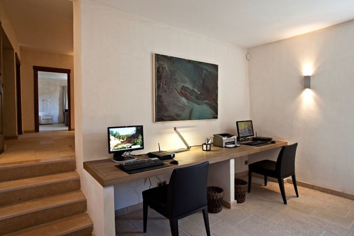 Image No.14-7 Bed Property for sale