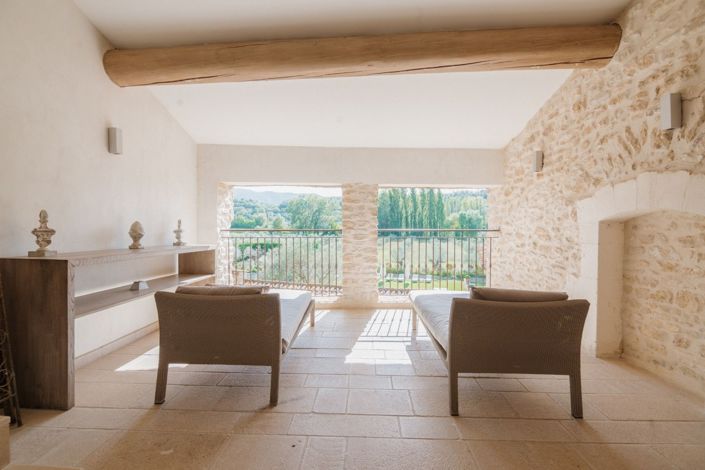 Image No.17-7 Bed Property for sale