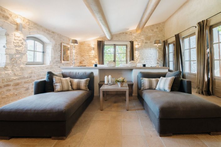 Image No.20-7 Bed Property for sale