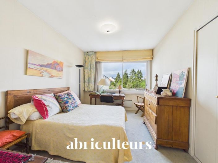 Image No.7-5 Bed House for sale
