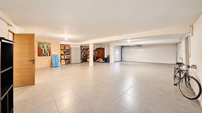 Image No.17-4 Bed House for sale