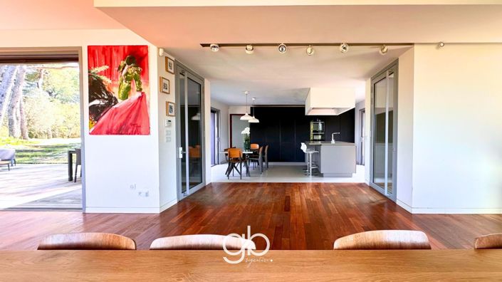 Image No.10-5 Bed House for sale