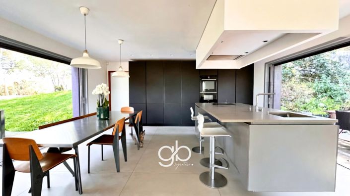 Image No.11-5 Bed House for sale