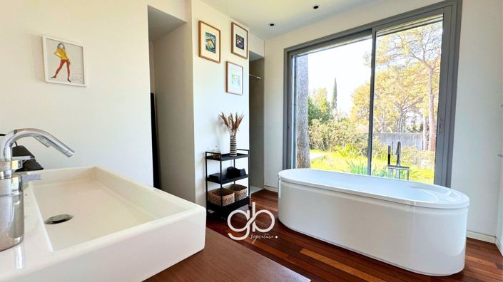 Image No.18-5 Bed House for sale