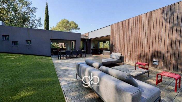 Image No.6-5 Bed House for sale