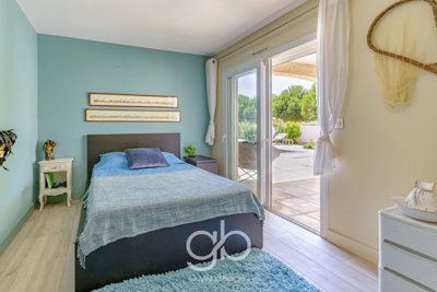 azkzuec70ebqrjai15