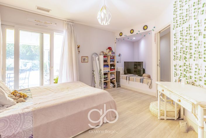 Image No.16-4 Bed House for sale