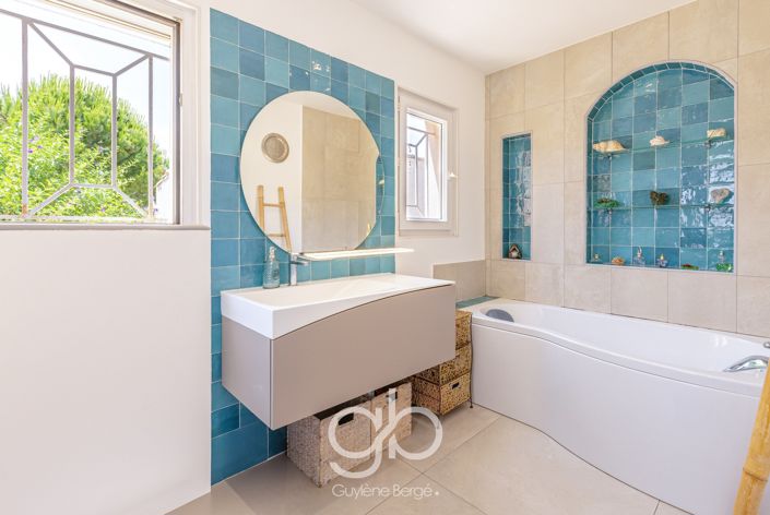 Image No.17-4 Bed House for sale