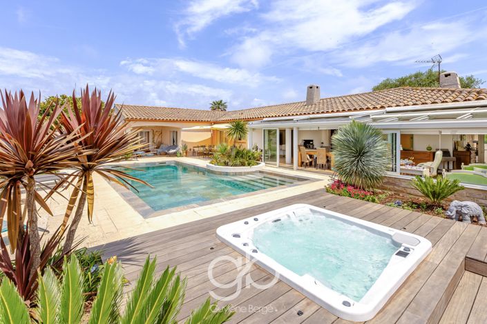 Image No.2-4 Bed House for sale