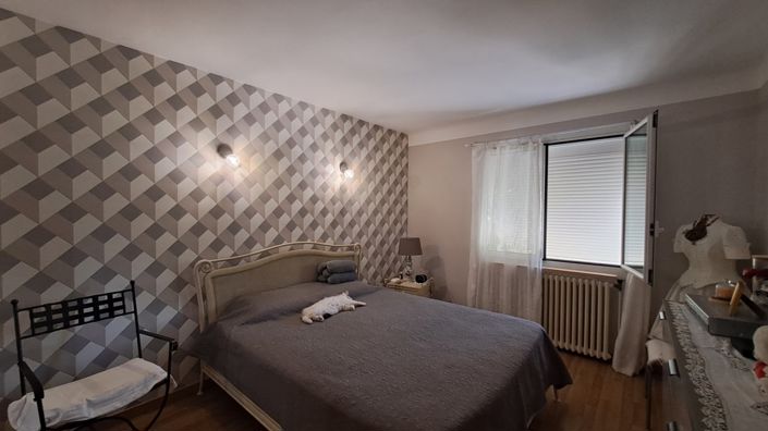 Image No.11-3 Bed House for sale