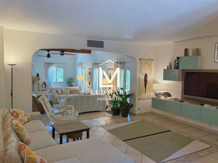Image No.21-4 Bed House for sale
