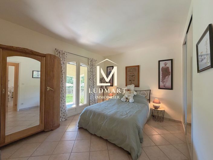 Image No.30-4 Bed House for sale
