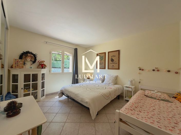 Image No.32-4 Bed House for sale