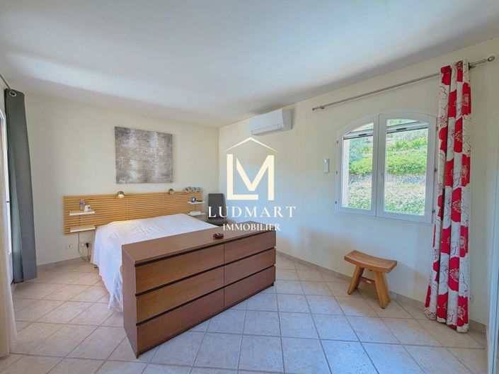 Image No.35-4 Bed House for sale