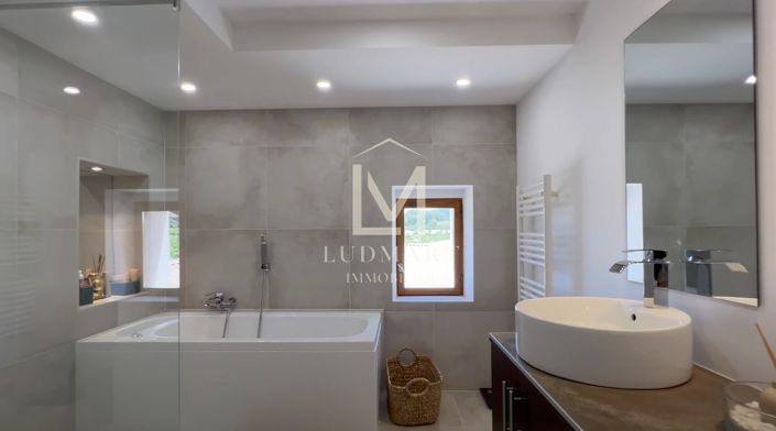 Image No.10-6 Bed House for sale