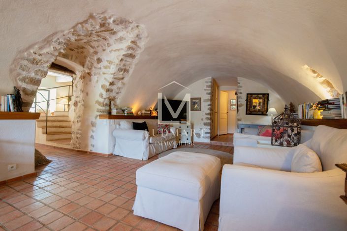 Image No.16-5 Bed House for sale