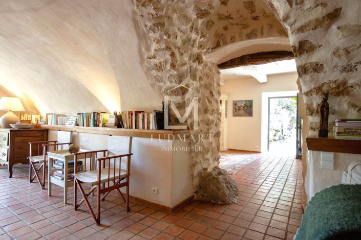 Image No.18-5 Bed House for sale