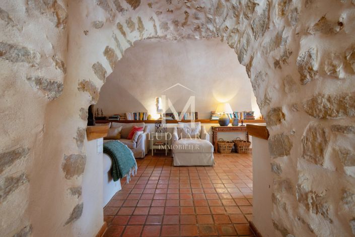 Image No.19-5 Bed House for sale