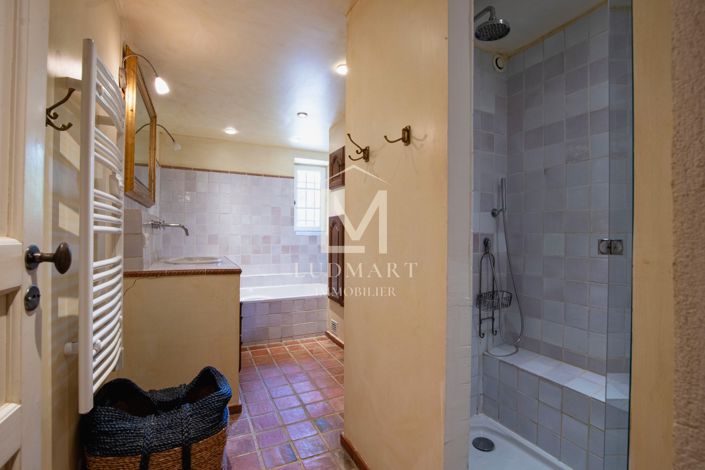 Image No.26-5 Bed House for sale