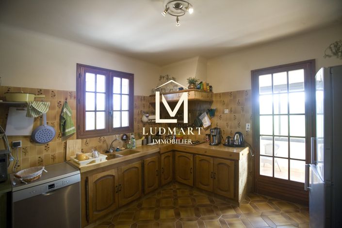Image No.5-7 Bed House for sale