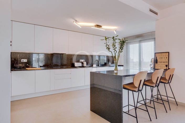 Image No.3-3 Bed Apartment for sale