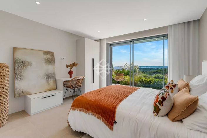 Image No.12-5 Bed House for sale