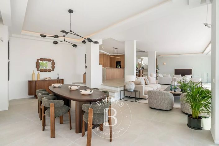 Image No.17-4 Bed House for sale