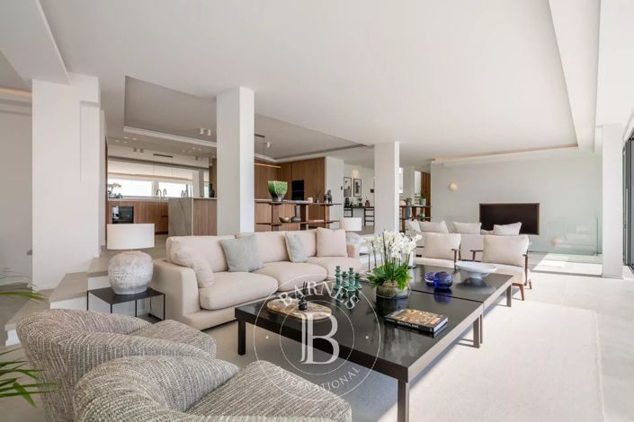 Image No.18-4 Bed House for sale